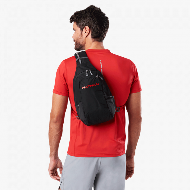 Nathan Limitless 8L Sling Black/Ribbon Red