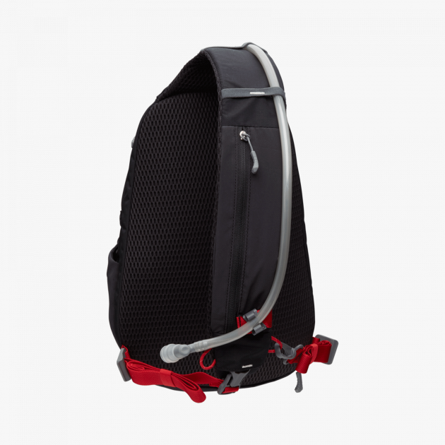 Nathan Limitless 8L Sling Black/Ribbon Red